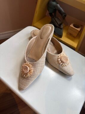 Bandolino Beige Woven Pointed-Toe Mules with Sunflower Appliqué